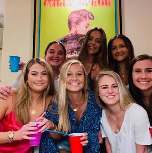 Meet your Posher, Olivia